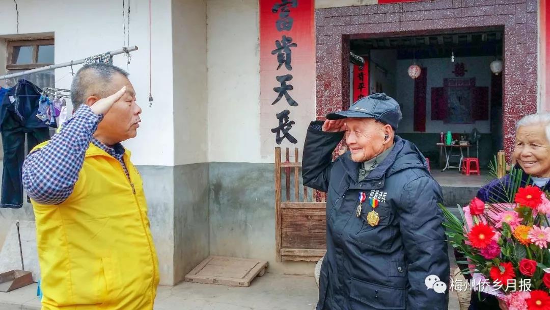 李建華與抗戰(zhàn)老兵的故事：為英雄盡孝道，為后世傳善行